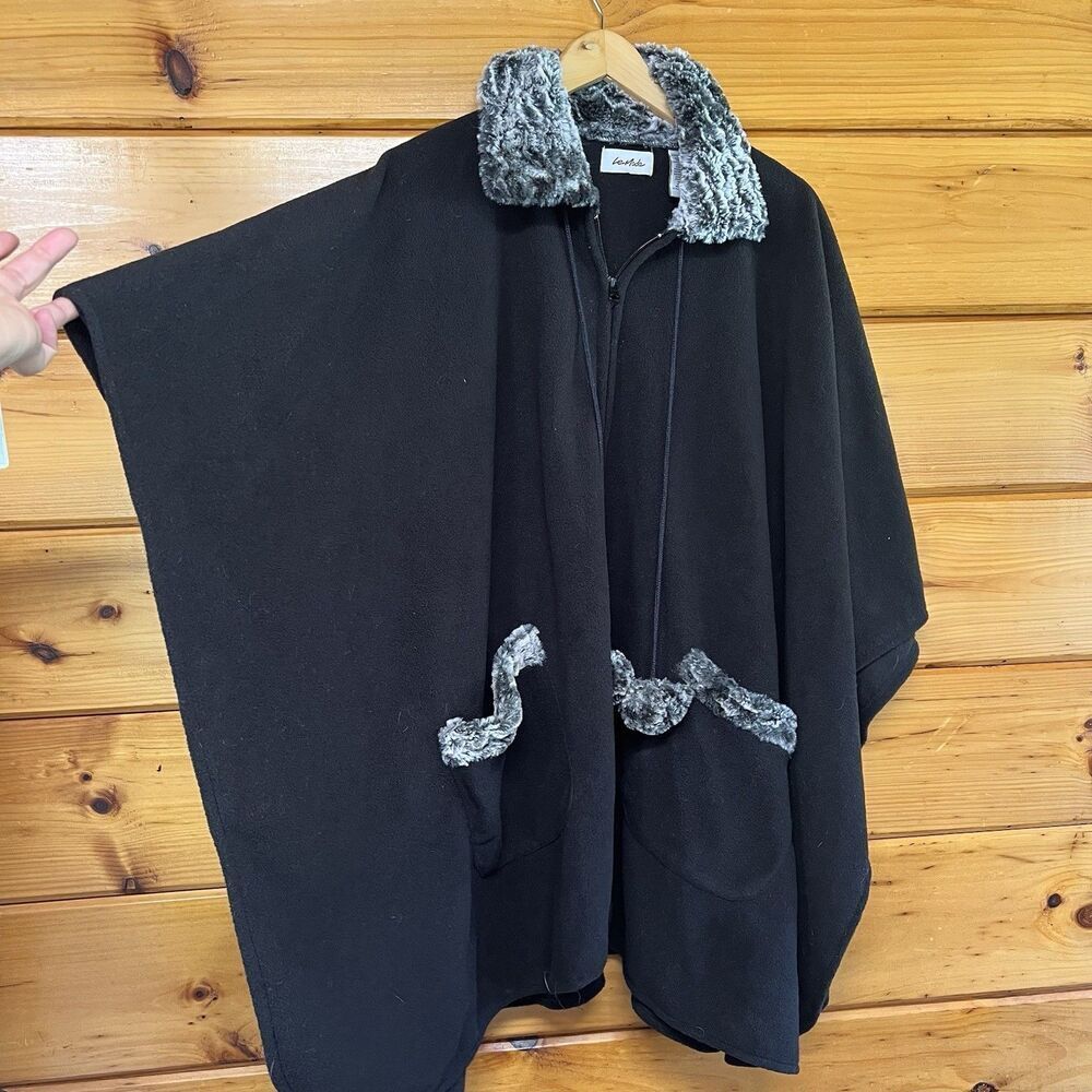Womens Poncho black Fleece ZIP UP Faux Fur collar Pockets cape Poncho Le Moda